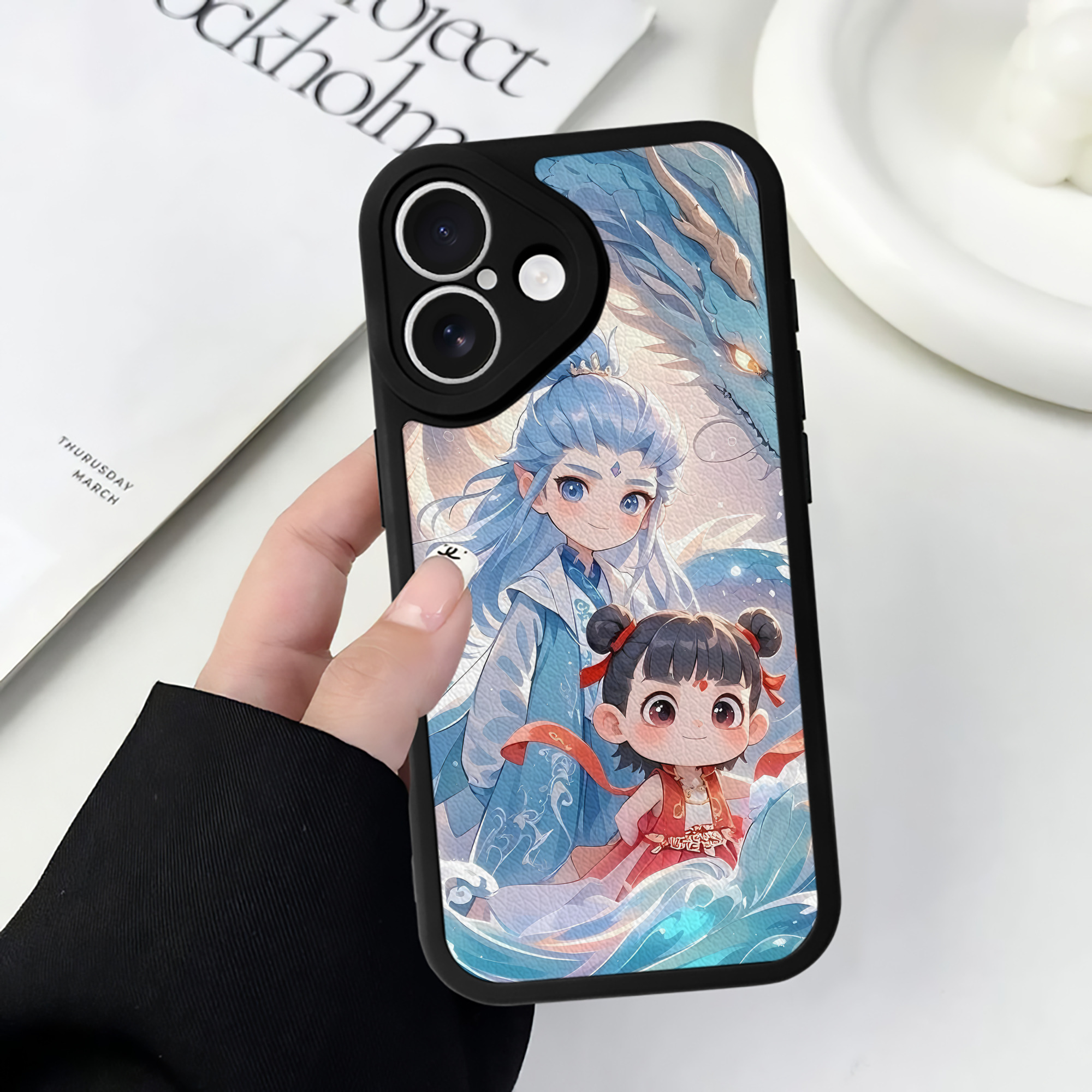 （画像用） Ne Zha 2 ナタ 魔童の大暴れ 【iPhone 16シリーズ対応】シリコンスマホケース（レザー調） 材質：シリコン
